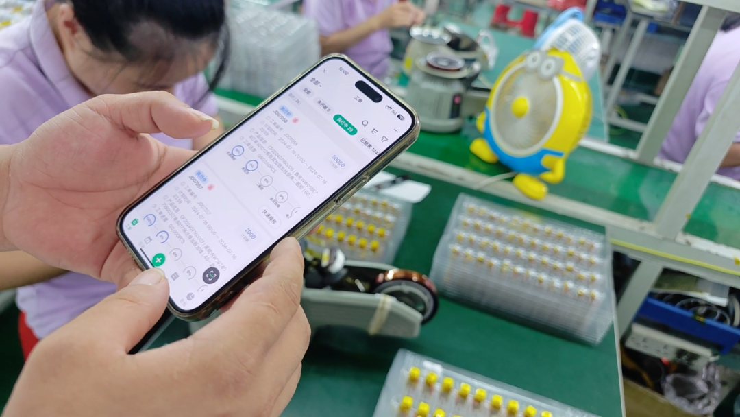 九段电子案例:黑湖小工单对不同的计工方式都可以管理。对管理者来说,节省了大量管理人员的精力成本,生产线上的任何进度、任何责任人都可以清晰可查。