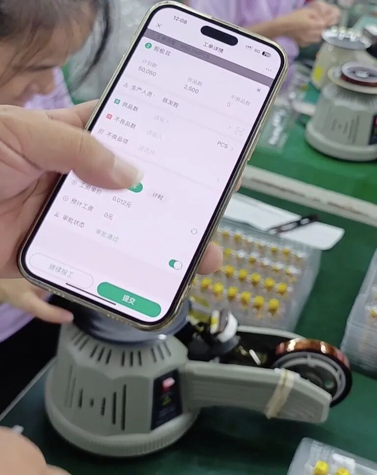 九段电子案例:通过小工单可以将订单分配到每条产线,责任到人。工单的流程细节可以事实告知客户。“有数字化的东西,可以把不信任变成信任,让客户刮目相看”。