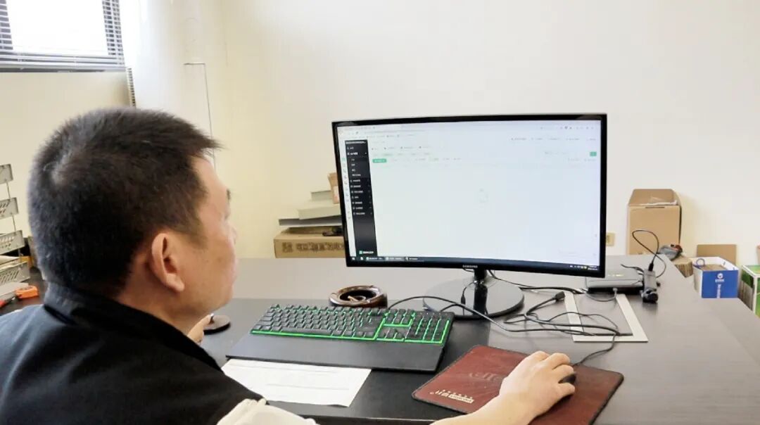 温州市浩卓环保科技有限公司案例:老谢看得透彻,行动也快。“现在除了扫地工不扫,每个部门每个工人都在扫码报工。电商部门也都有账号可以查询进度。”短短几个月…