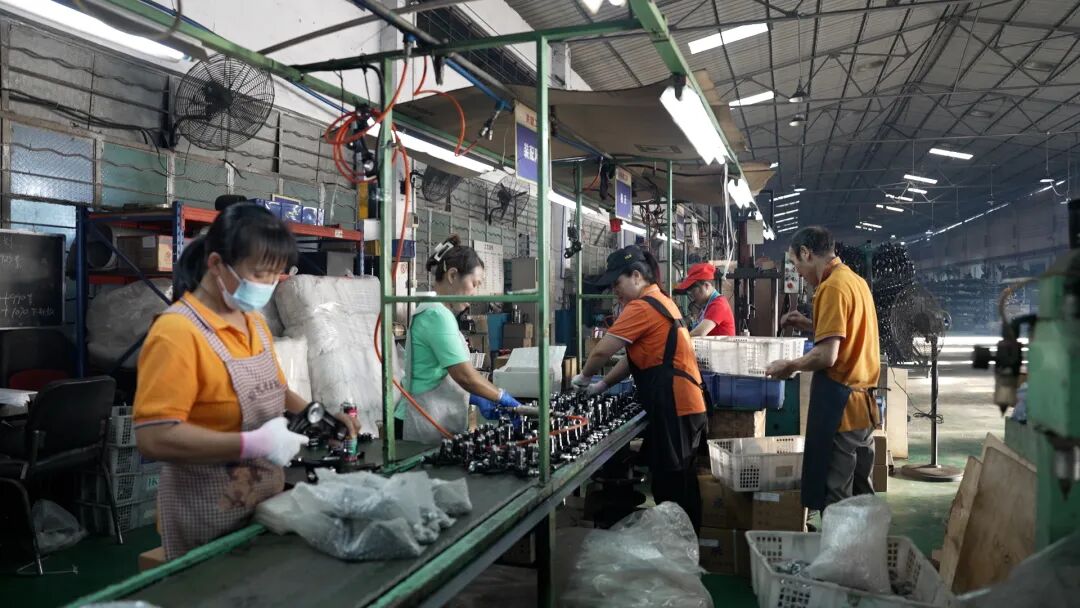 广州市精东汽车配件有限公司案例:广州市精东汽车配件有限公司主要从事摩托车零部件及配件的制造,年产值2000 万左右,主要从事各类摩托车龙头方向柱生产,有20多道工序,包括钻孔加工…