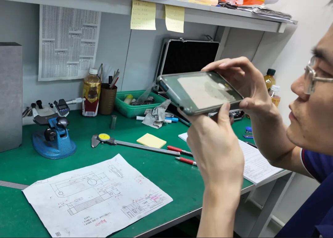 稳锐精密机加案例:在没有使用黑湖小工单之前,稳锐面临的一个主要问题是生产进度难以实时掌握,导致订单交付时间难以精确预测。