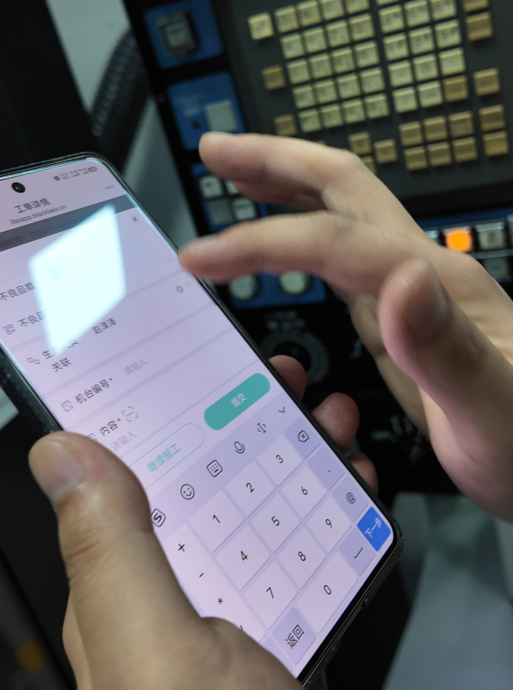 凯信诚精密模具案例:而有了小工单之后,凯信诚可以通过实时在线报工情况,自动统计工人生产任务完成情况和产品质量,不仅确保了绩效数据的准确性,同时员工也可以实时查看到自己的绩效薪资…