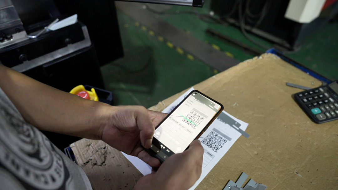 江苏智鑫宸精密科技有限公司案例:过去由于物料料号不易查找,图纸难以准确对应,导致生产过程中员工不得不四处寻找图纸,结果纸单消耗量惊人,一个月之内就要用掉两三箱纸。