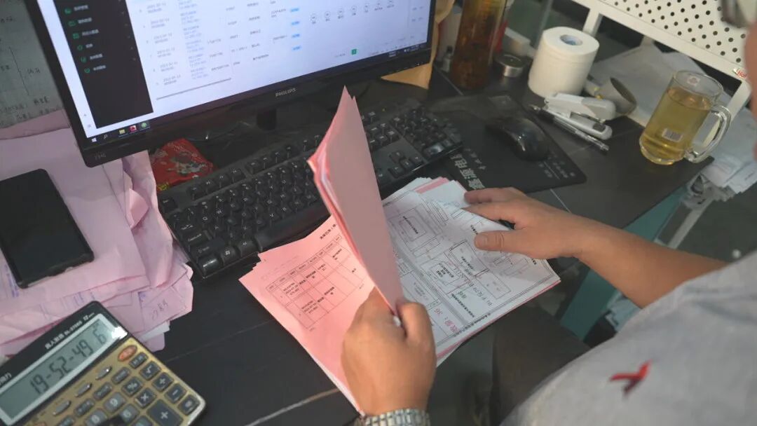 未来已来家具案例：可以想象得到每一次客户来催单或者问进度，生产主管拿着单子在车间里焦头烂额的样子......